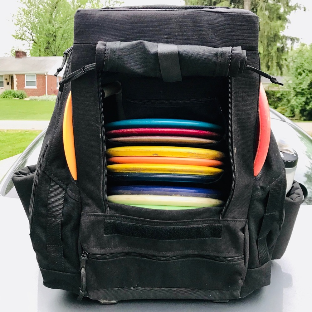 Disc golf backpack bag